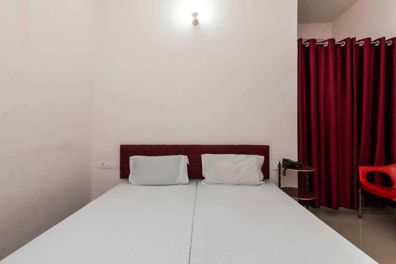 Spot On 48618 Vasundhara Gardens Hotel โบปาล ภายนอก รูปภาพ
